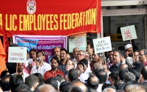 CITU Congratulates LIC Employees and Officers for their united struggle against disinvestment